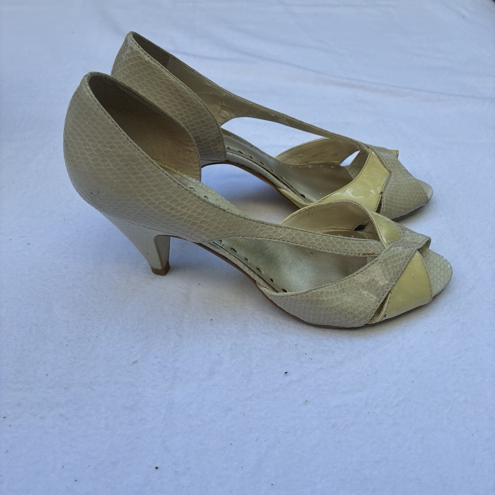 BCBG Croc Kitten Heel Pumps Womens Size 6 Peep Toe Beige Sandal Y2K Retro Prom